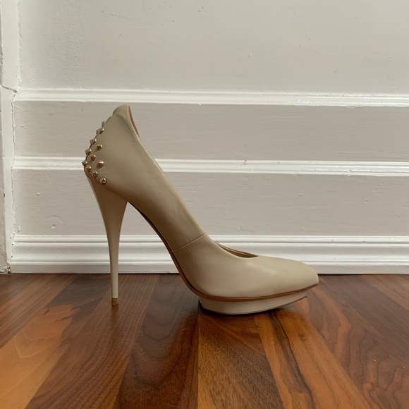 Authentic Alexander McQueen Studded Pumps - Picture 2 of 7